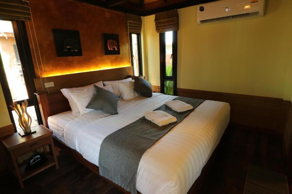 Lana Hotel Чиангмай Екстериор снимка