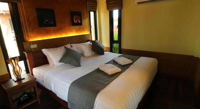 Lana Hotel Чиангмай Екстериор снимка