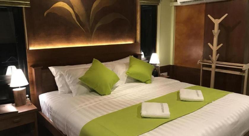 Lana Hotel Чиангмай Екстериор снимка