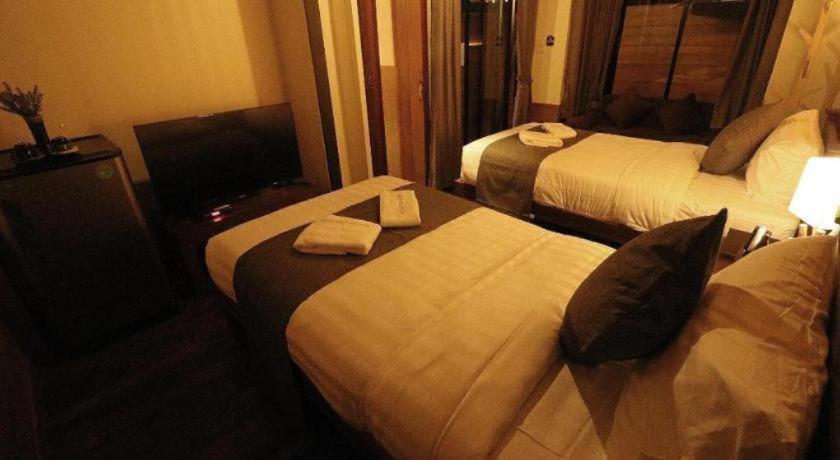 Lana Hotel Чиангмай Екстериор снимка